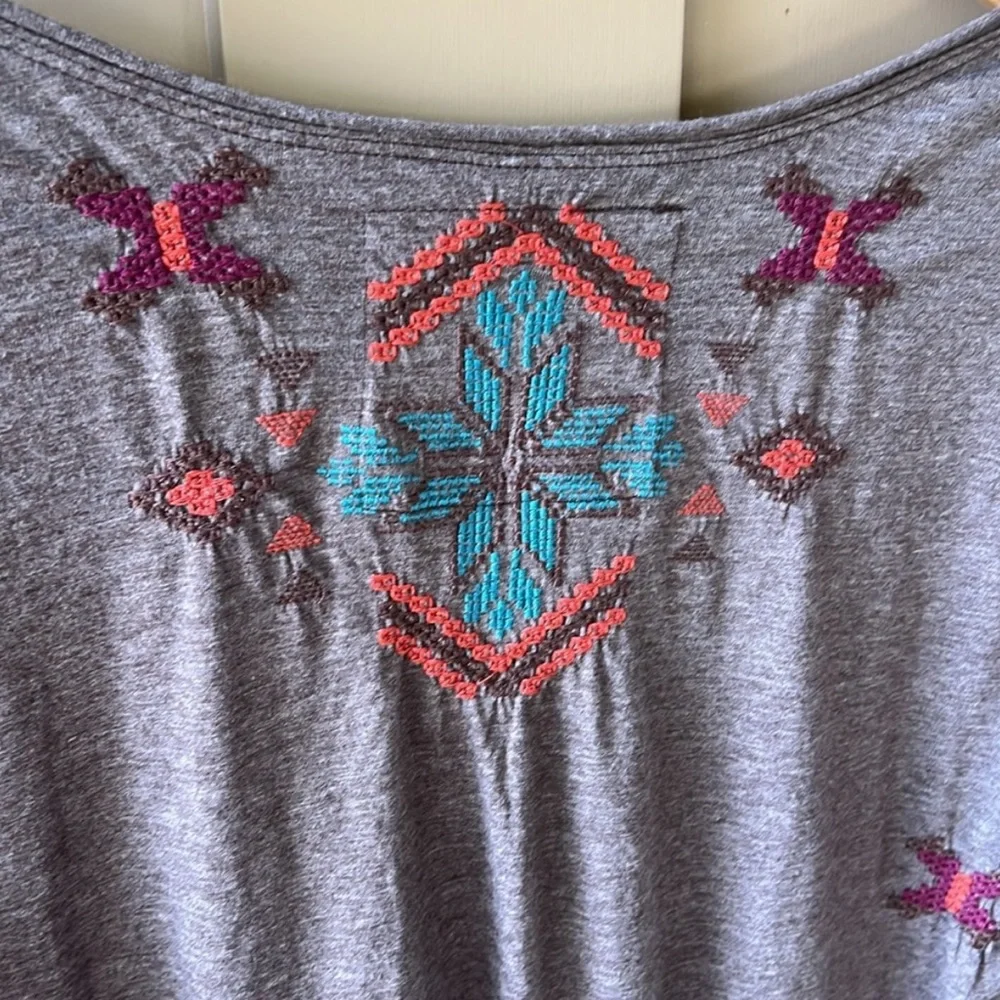 012JW // Johnny Was Los Angeles Cotton Blend Embroidered Step Hem Tunic // L - Picture 10 of 10